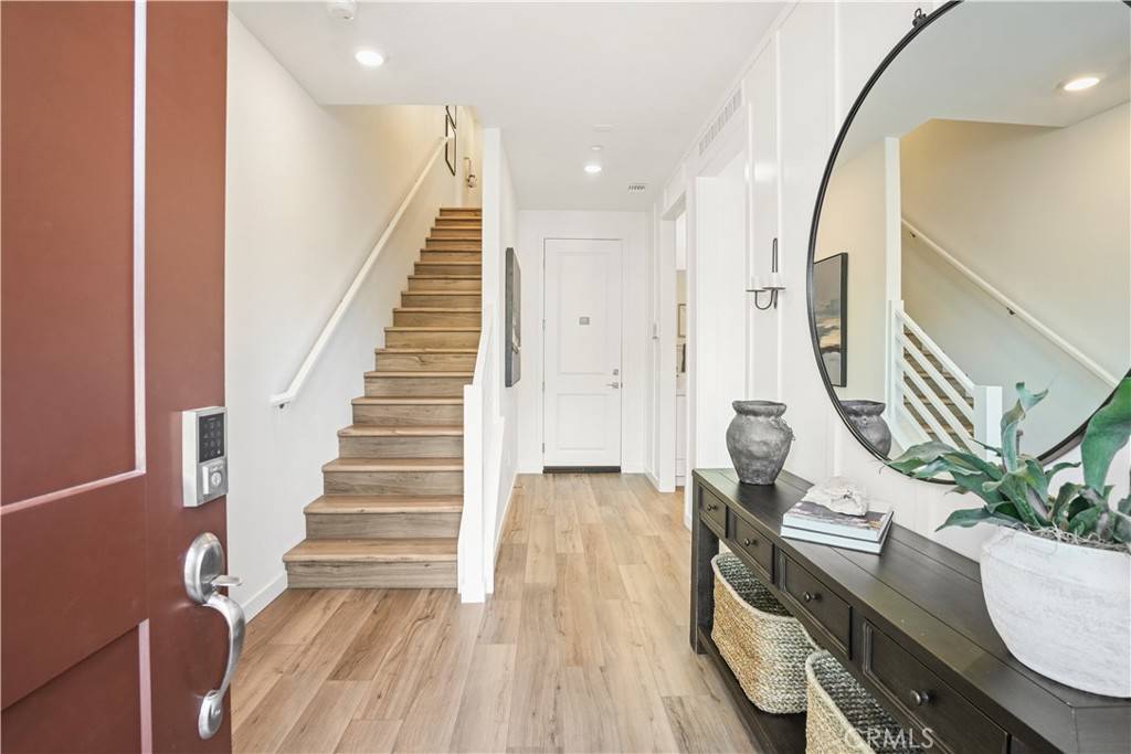 Valencia, CA 91381,27306 Bear Creek LN