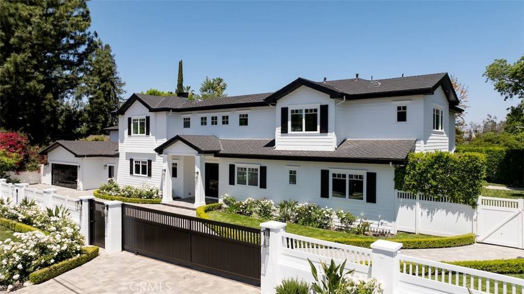 Woodland Hills, CA 91364,20701 Dumont ST