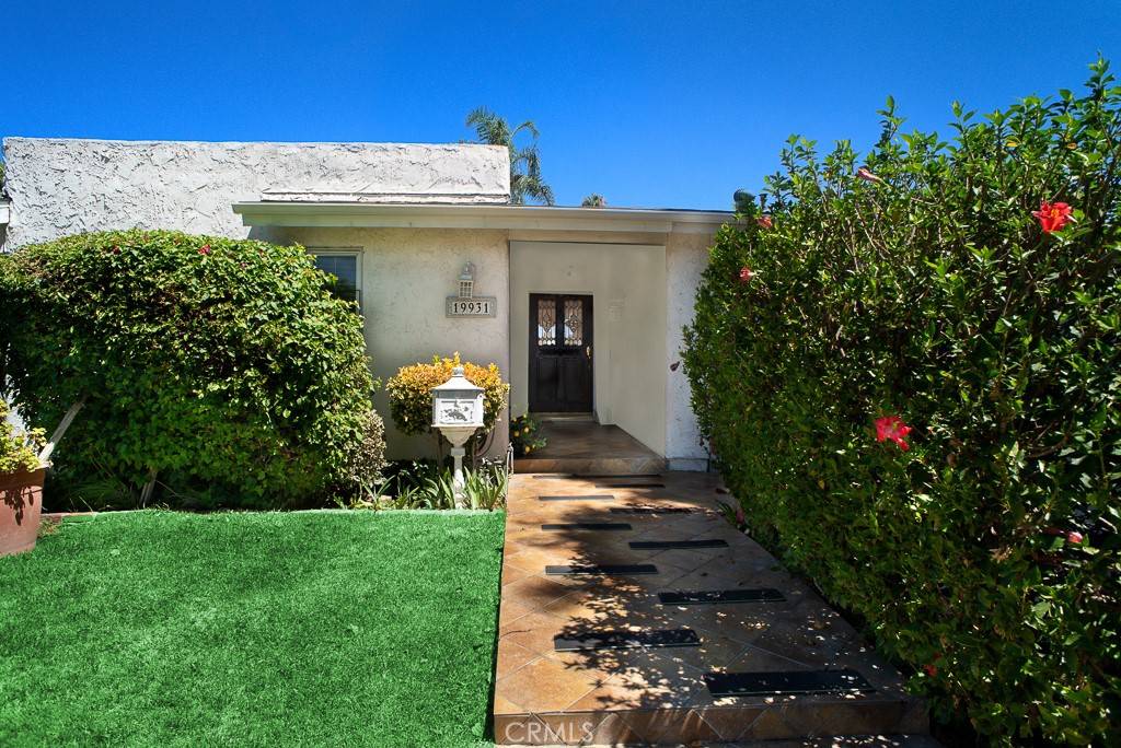 Winnetka, CA 91306,19931 LORNE