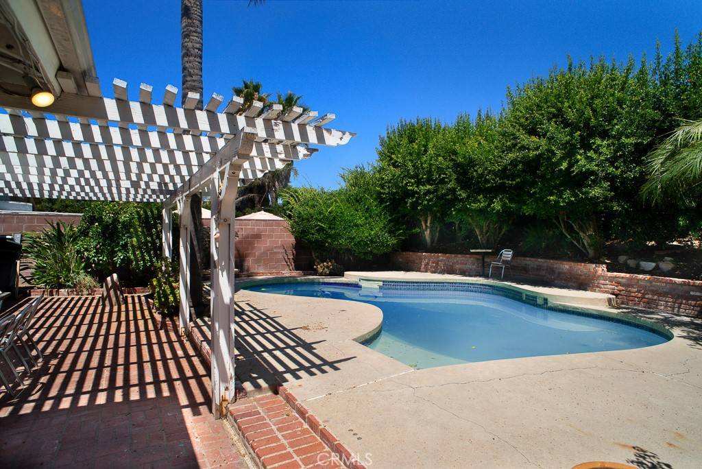 Winnetka, CA 91306,19931 LORNE