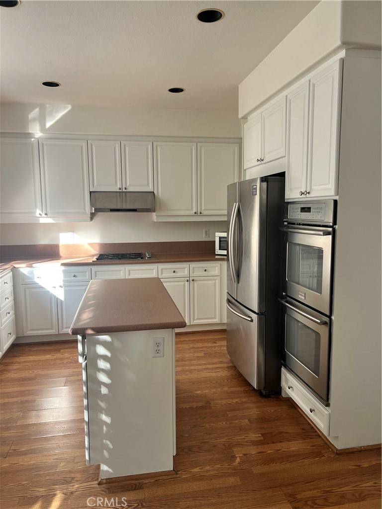 Valencia, CA 91354,23616 Clearidge DR