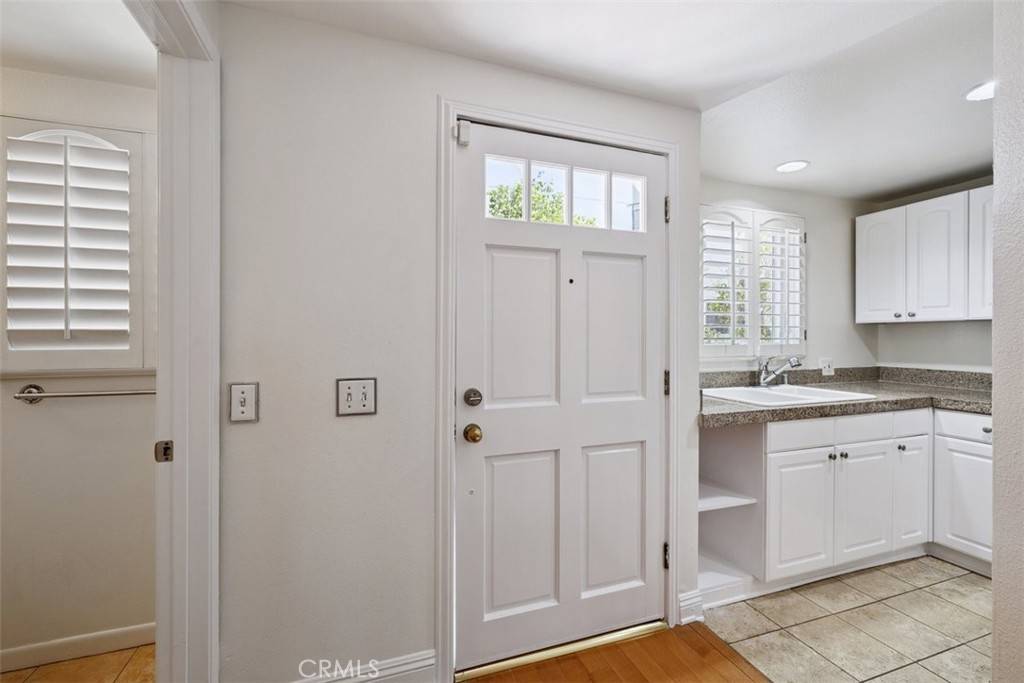 Sherman Oaks, CA 91423,5107 Coldwater Canyon AVE #10
