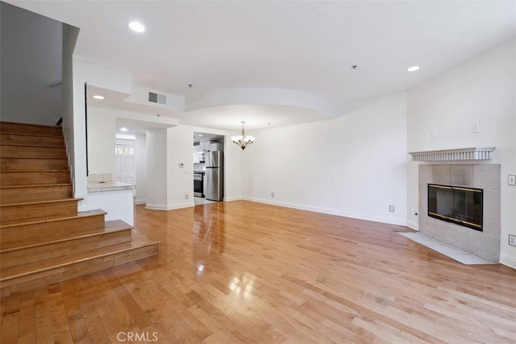 Sherman Oaks, CA 91423,5107 Coldwater Canyon AVE #10