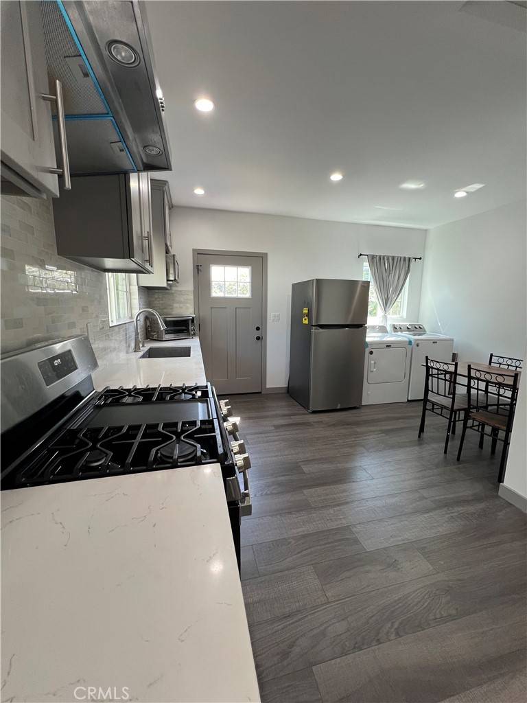 Northridge, CA 91324,19031 Schoenborn St