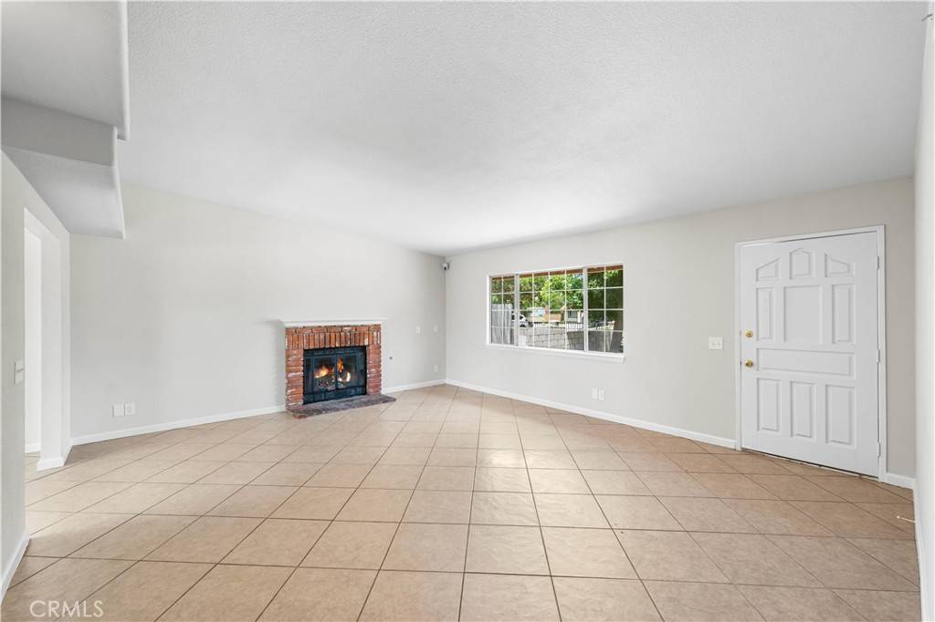 Lancaster, CA 93535,716 E Avenue J5