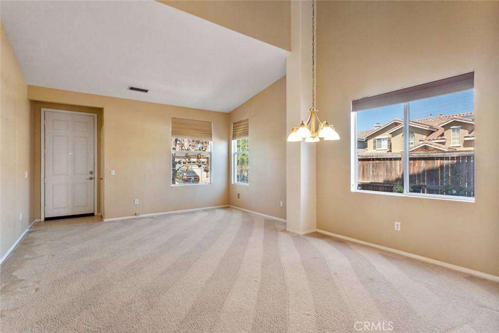 Saugus, CA 91350,21558 Oak Dr