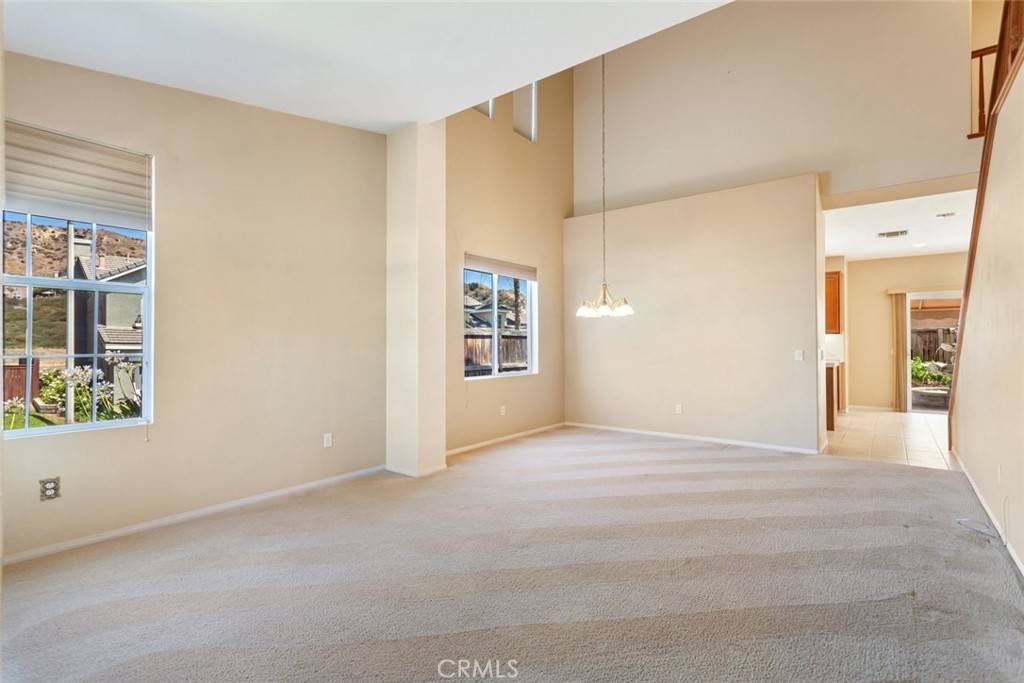 Saugus, CA 91350,21558 Oak Dr