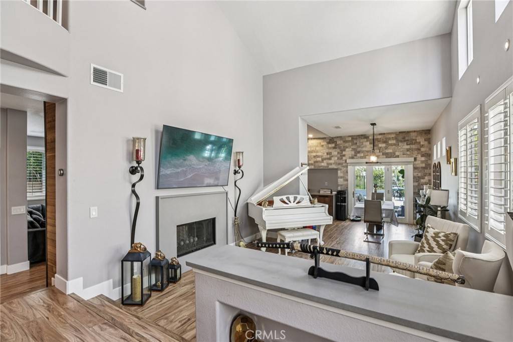 Porter Ranch, CA 91326,11759 Coorsgold LN