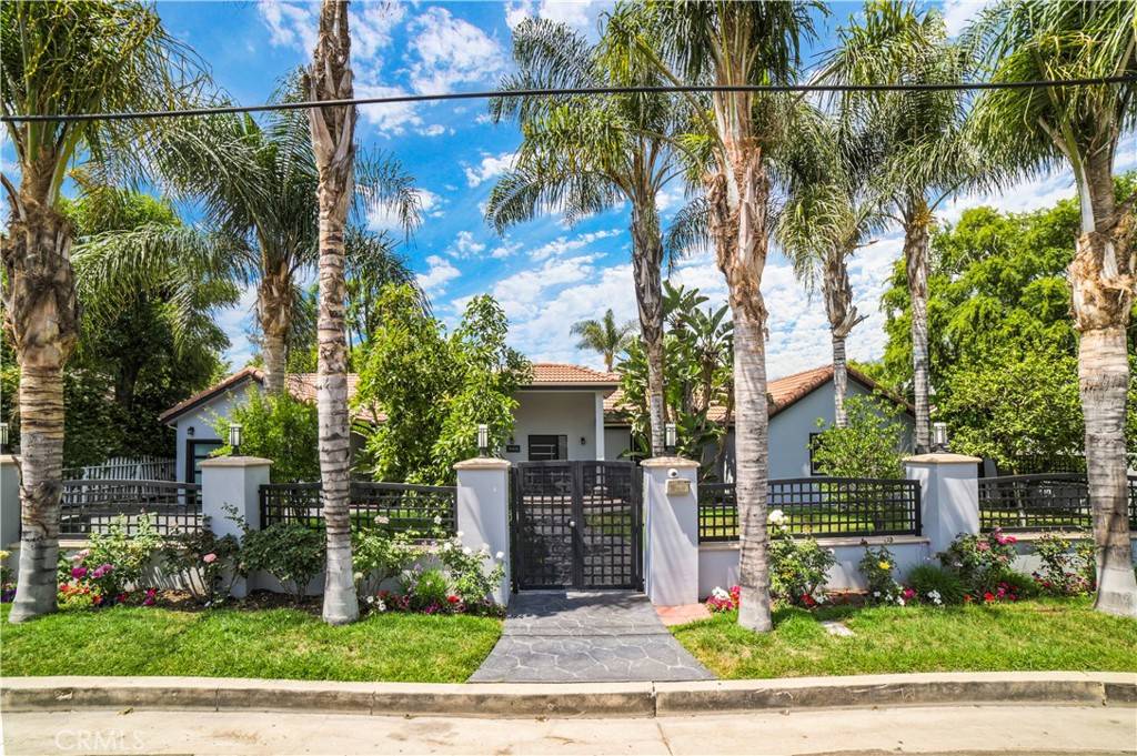 Tarzana, CA 91356,19405 Collier ST