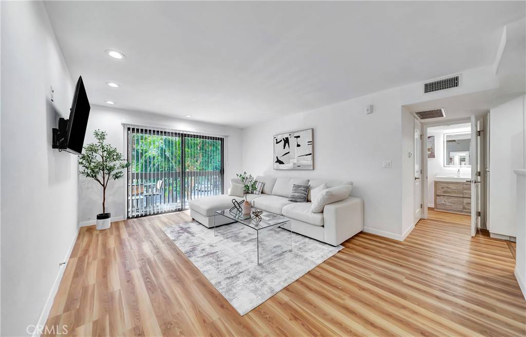 Woodland Hills, CA 91367,22100 Burbank BLVD #230C