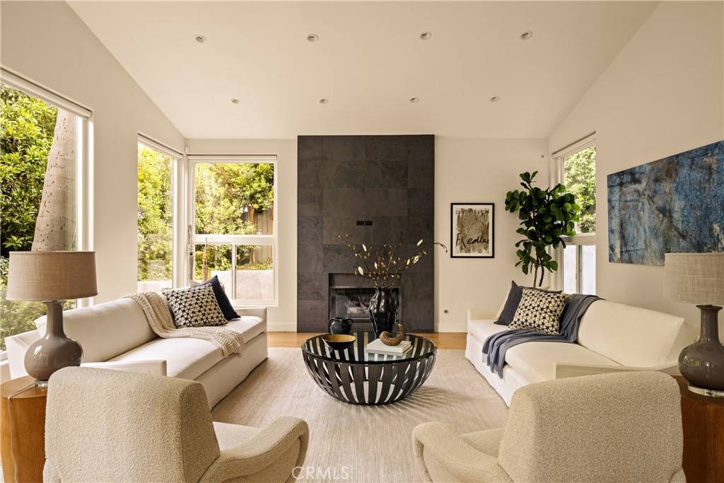 Sherman Oaks, CA 91403,4035 Pacheco DR