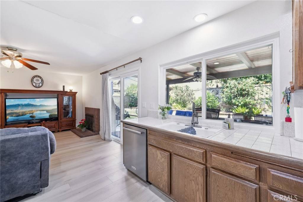 Saugus, CA 91350,21827 Centurion WAY