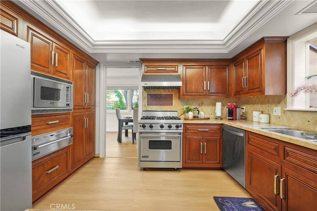 Woodland Hills, CA 91364,22550 Flamingo ST