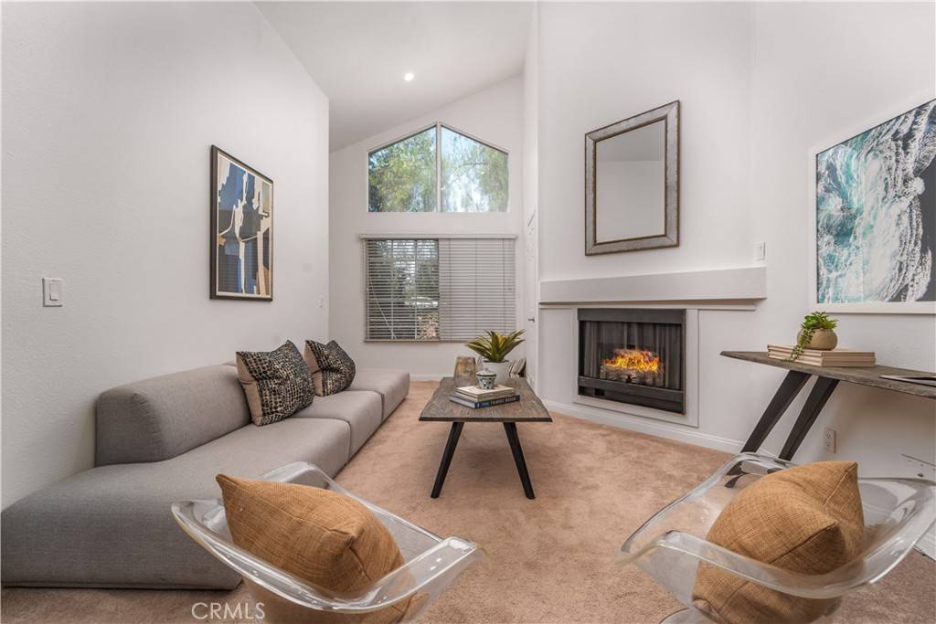 Woodland Hills, CA 91367,5515 Canoga AVE #317