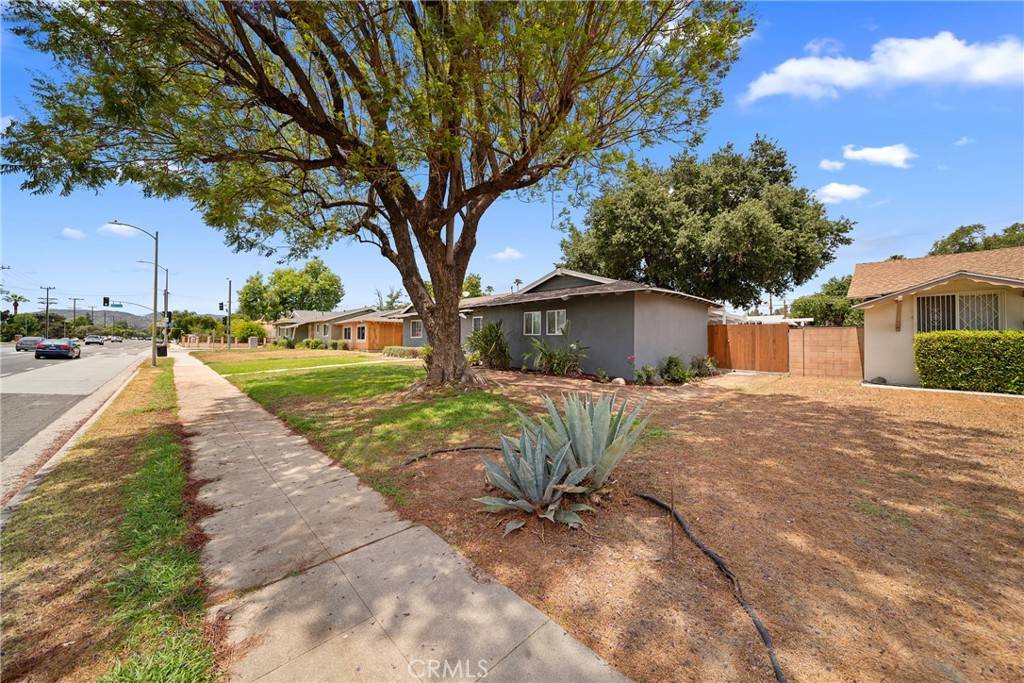West Hills, CA 91304,22353 Roscoe BLVD