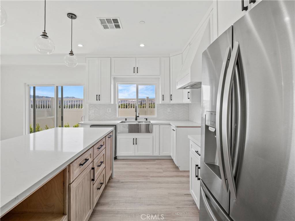 Sylmar, CA 91342,12519 Haleh LN