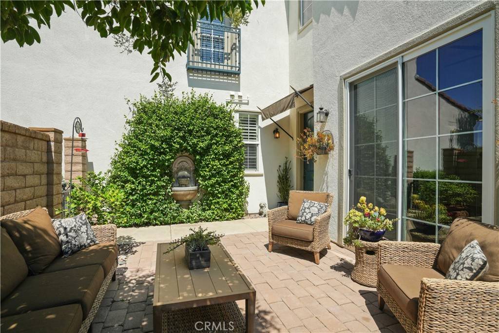 Valencia, CA 91354,23715 Western Cedar CT