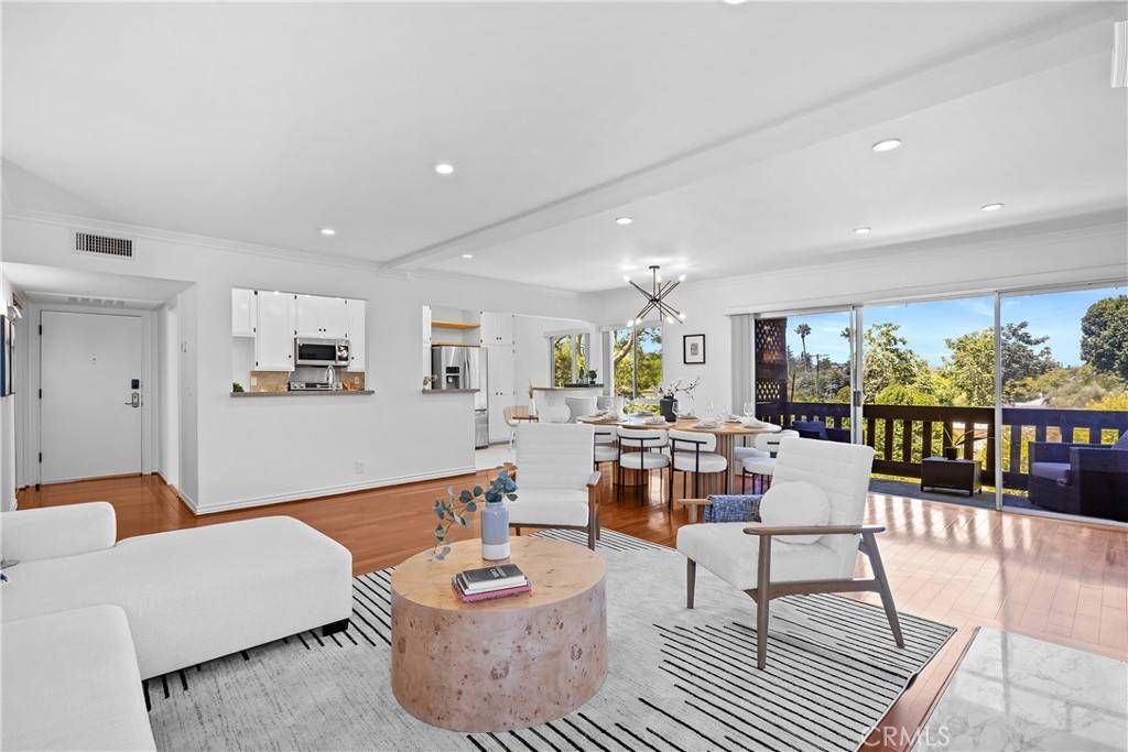Sherman Oaks, CA 91403,5115 Kester AVE #302