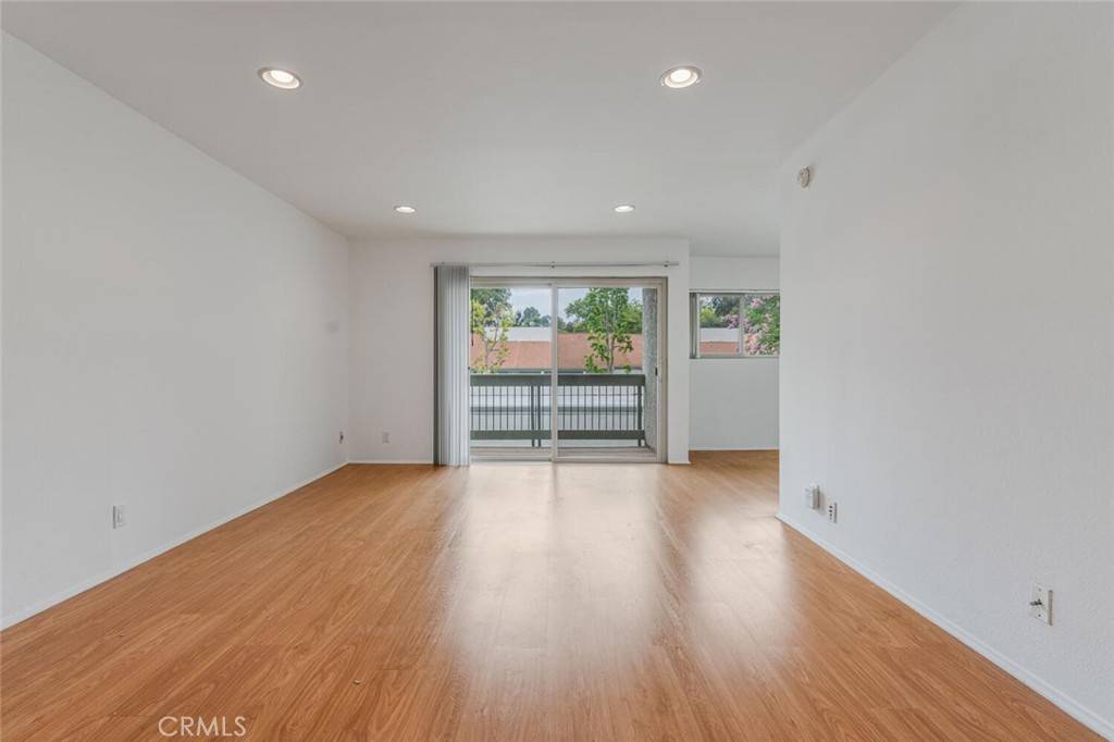 Calabasas, CA 91302,4652 Park Granada #176