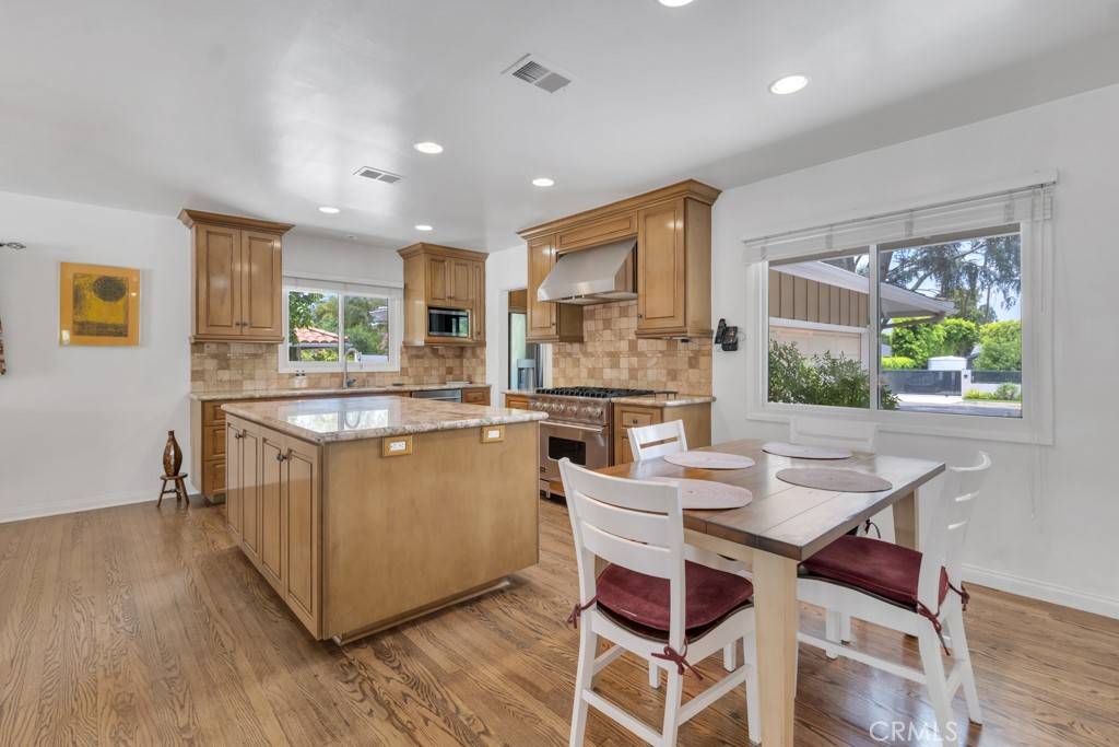 Woodland Hills, CA 91364,19832 Redwing ST