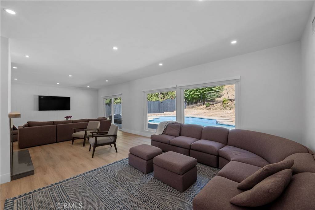 Calabasas, CA 91302,4240 Kingfisher RD
