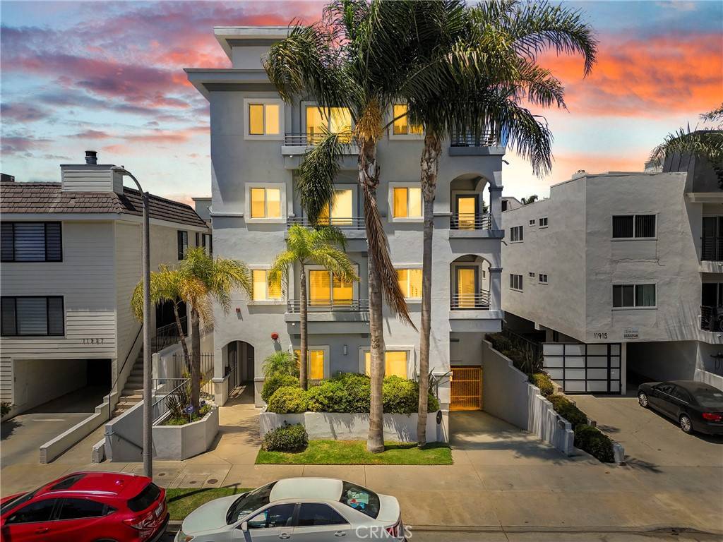 Los Angeles, CA 90049,11923 Darlington AVE #302