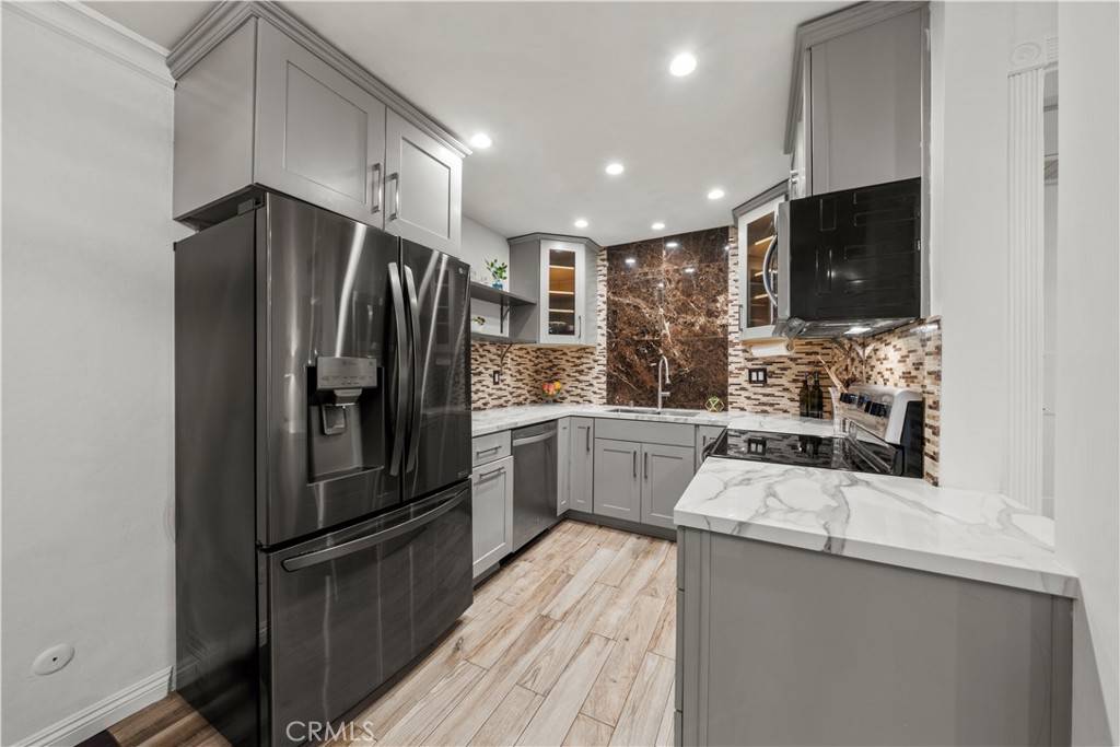 Encino, CA 91316,5215 Balboa BLVD #203