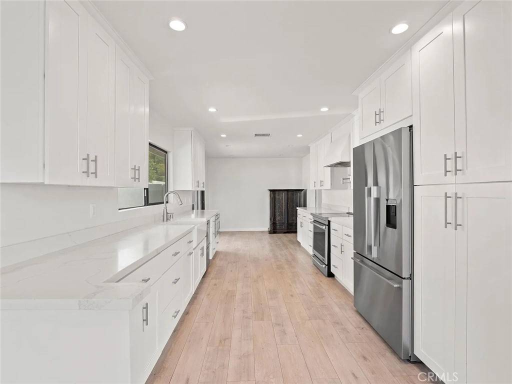 Calabasas, CA 91302,4370 Park Corona