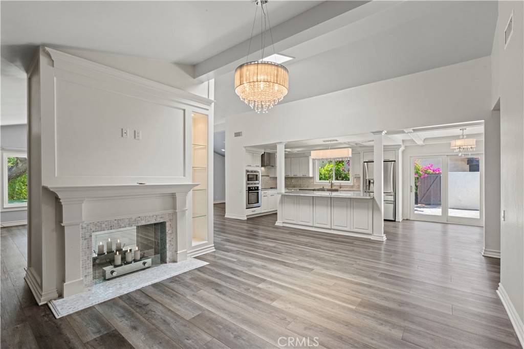 Calabasas, CA 91302,4359 Park Corona