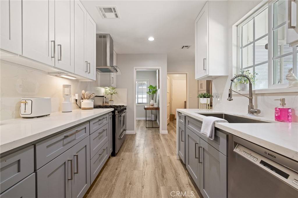 Van Nuys, CA 91406,7027 Shoshone AVE