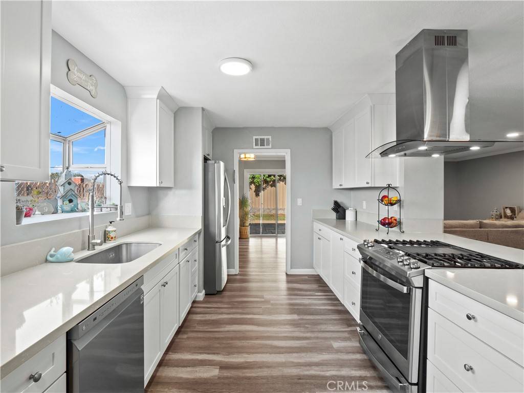 Simi Valley, CA 93065,896 Moffatt CIR