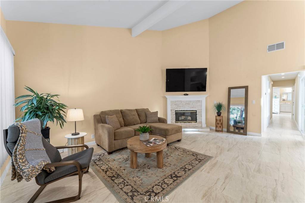 Thousand Oaks, CA 91362,2095 Wetstone CT
