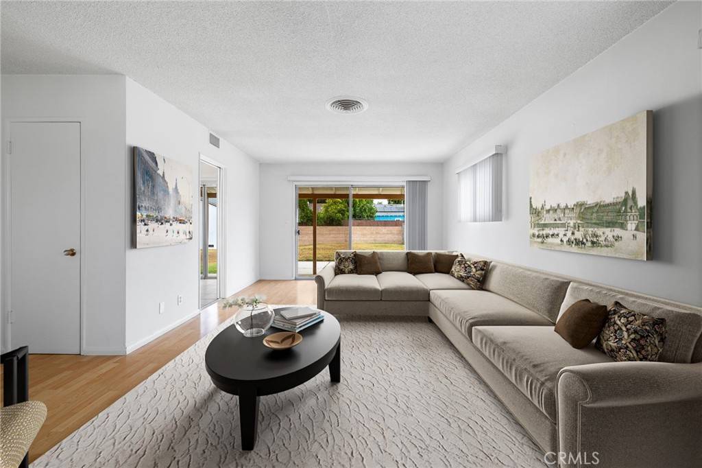 Canoga Park, CA 91304,7646 De Soto AVE