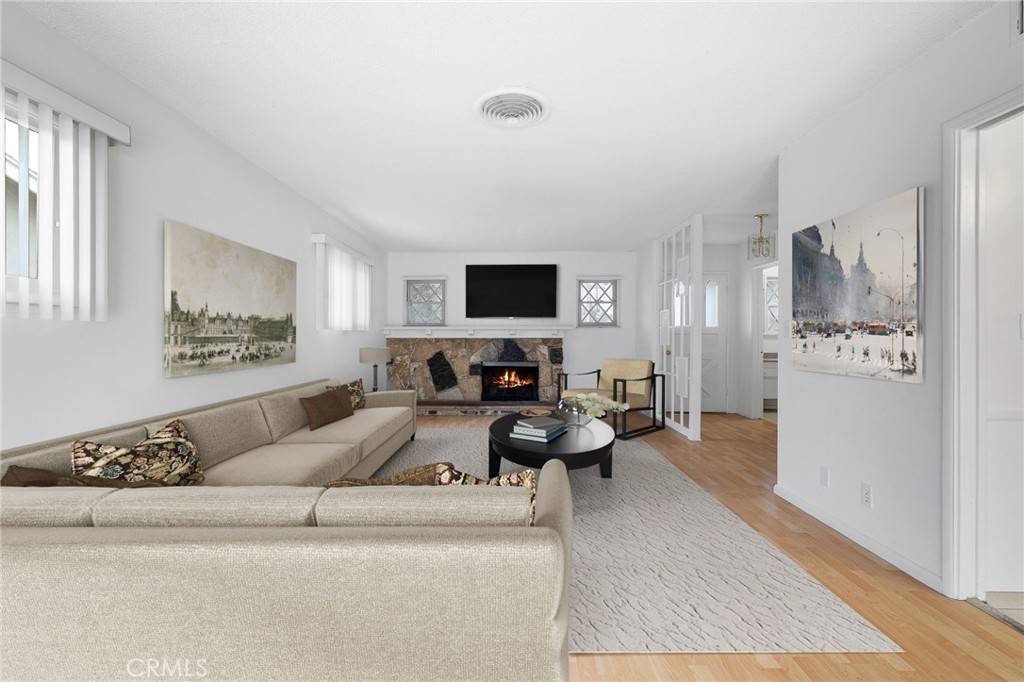 Canoga Park, CA 91304,7646 De Soto AVE