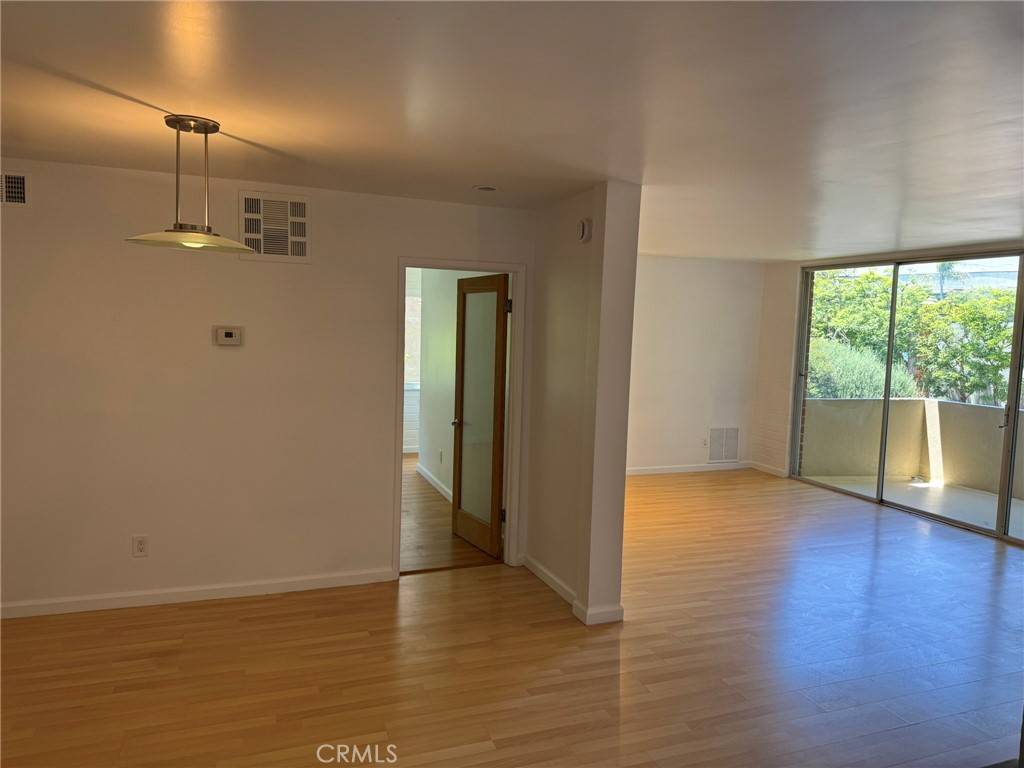 Los Angeles, CA 90049,11750 W Sunset BLVD #323