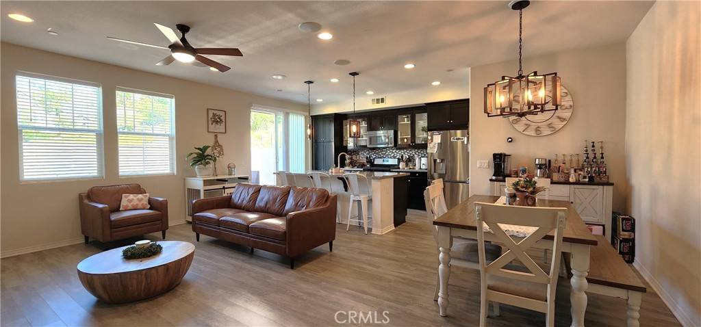 Saugus, CA 91350,22013 Barrington WAY