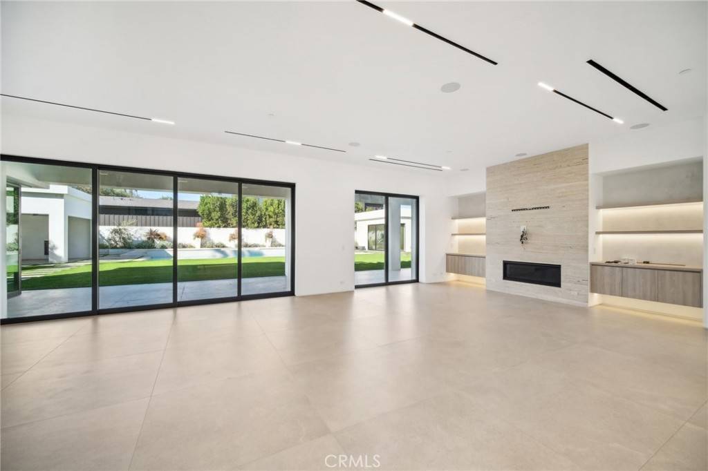 Encino, CA 91316,5321 Oak Park AVE