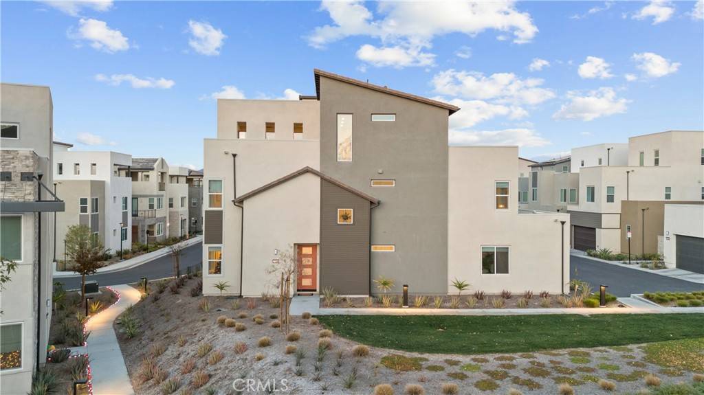 Valencia, CA 91381,27246 Bush Mallow CT