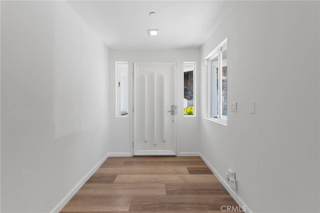Woodland Hills, CA 91364,5220 Medina RD