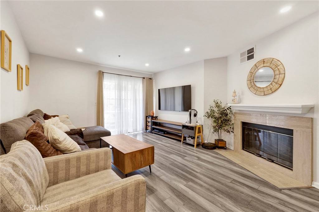 Oak Park, CA 91377,5744 Oak Bend LN #203