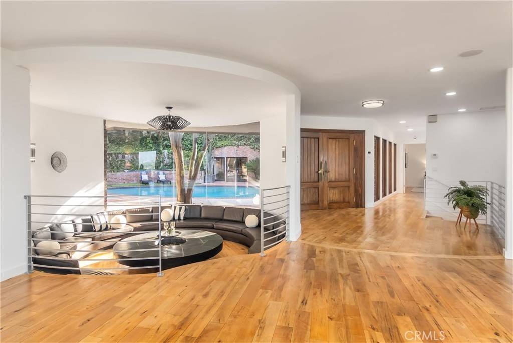 Sherman Oaks, CA 91423,3828 Alomar DR
