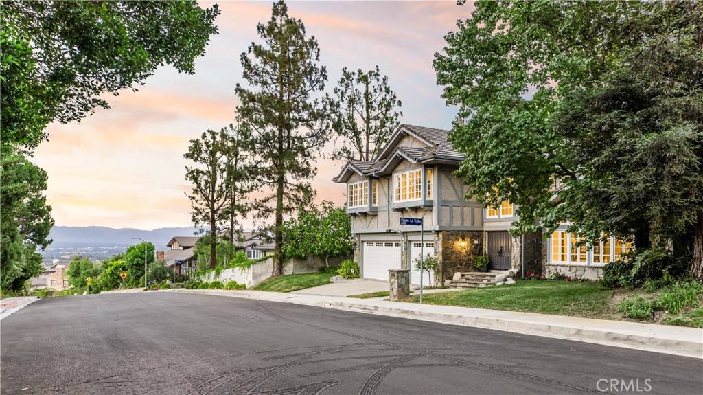 Woodland Hills, CA 91367,6032 County Oak RD