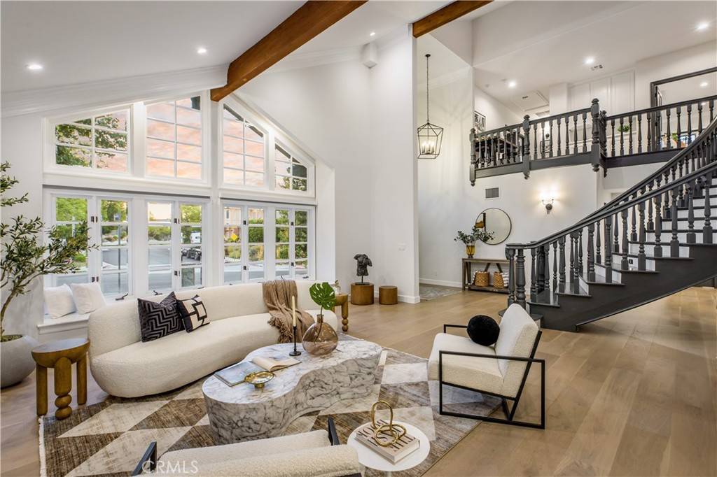 Woodland Hills, CA 91367,6032 County Oak RD