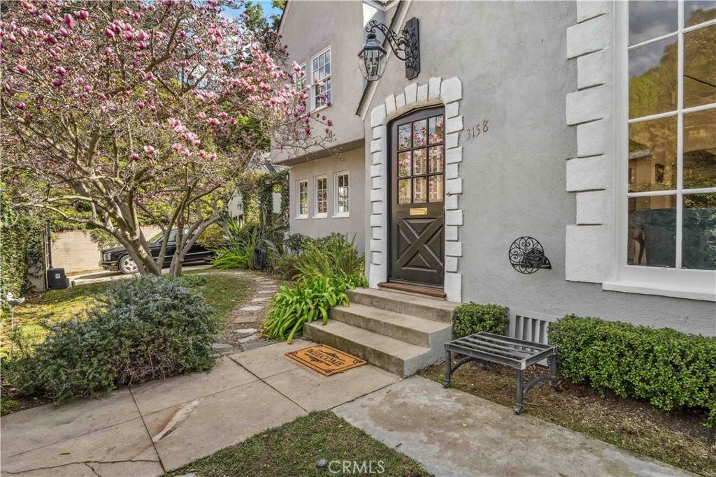 Los Angeles, CA 90068,3158 Oakshire DR