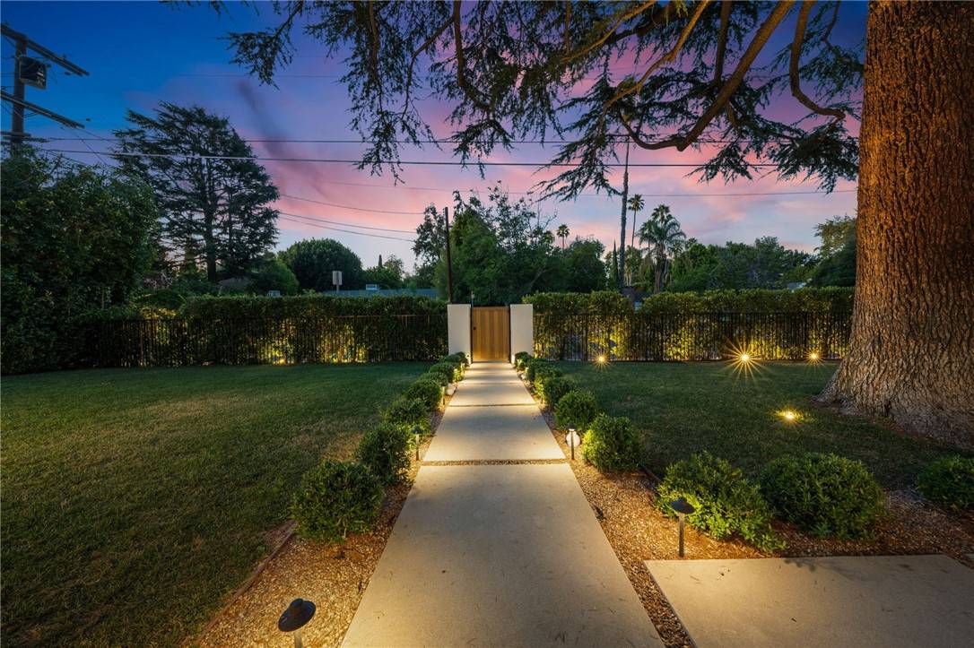 Encino, CA 91436,16206 Morrison ST