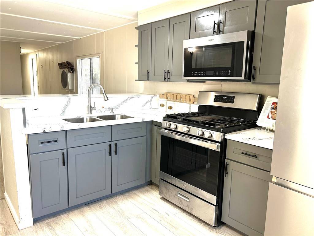 Lancaster, CA 93535,1301 E Avenue I #337
