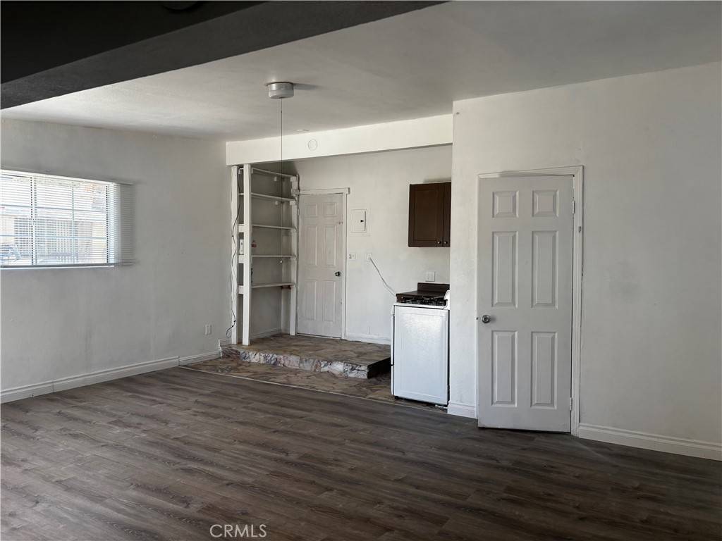 Woodland Hills, CA 91367,6524 Jumilla