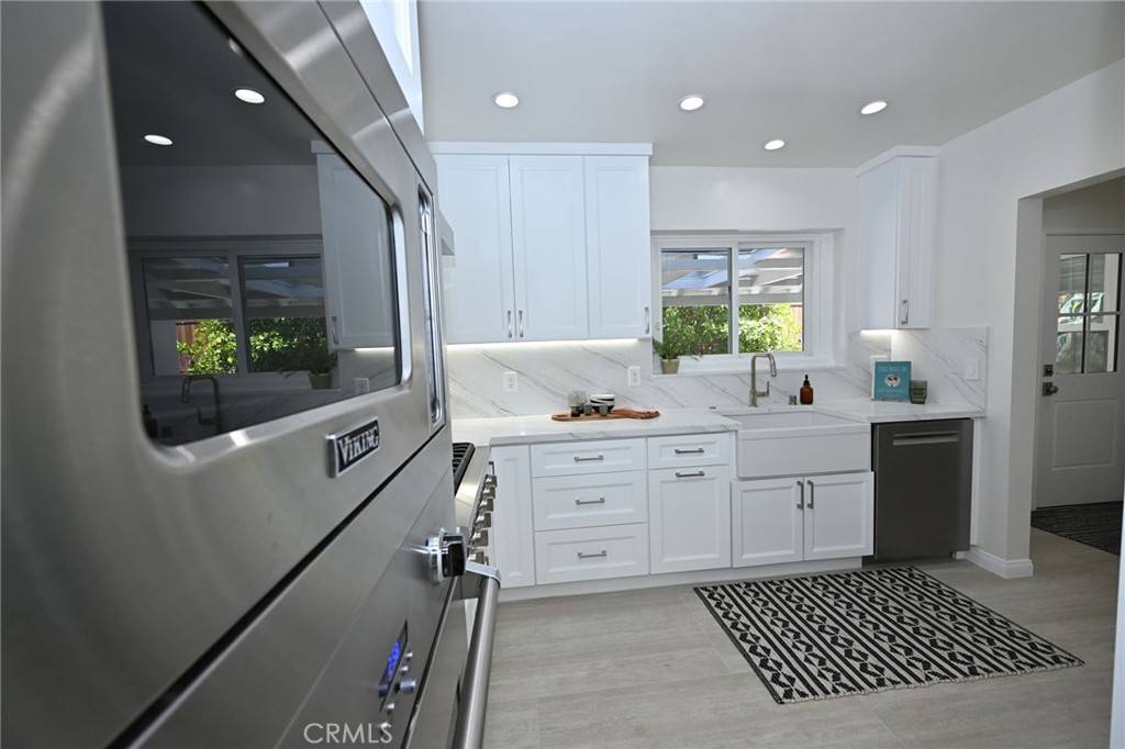 Hollywood Hills East, CA 90068,2740 N Beachwood DR
