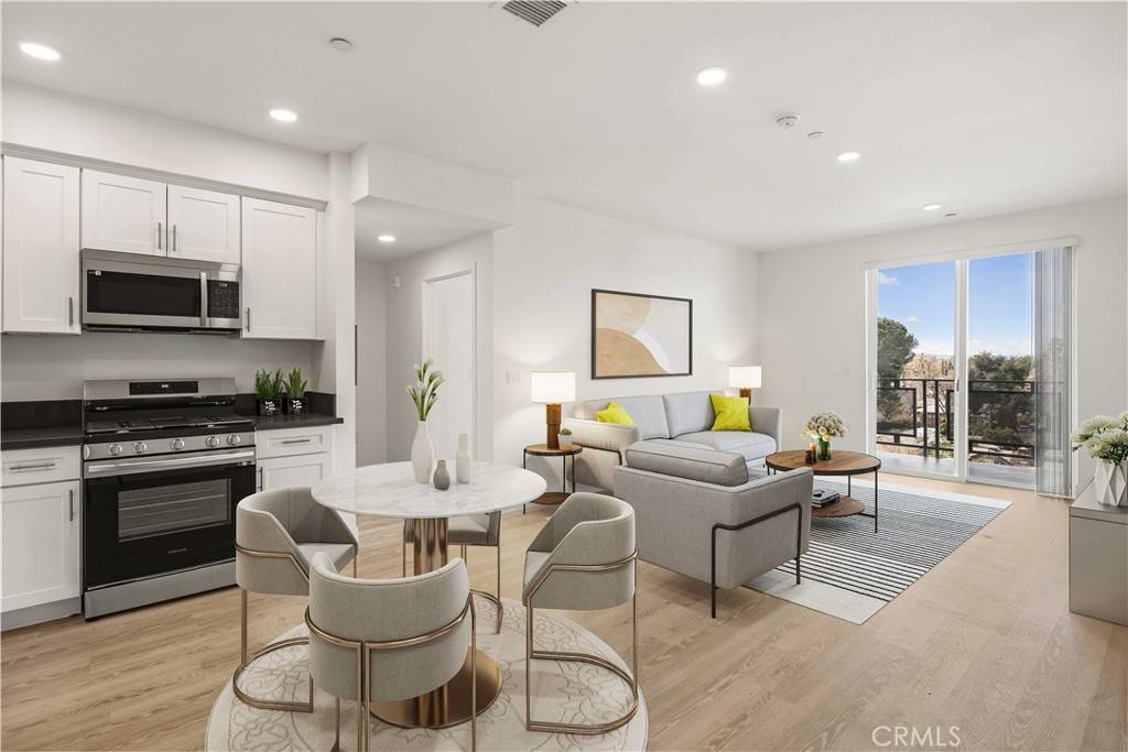 North Hollywood, CA 91606,11714 Archwood ST #209