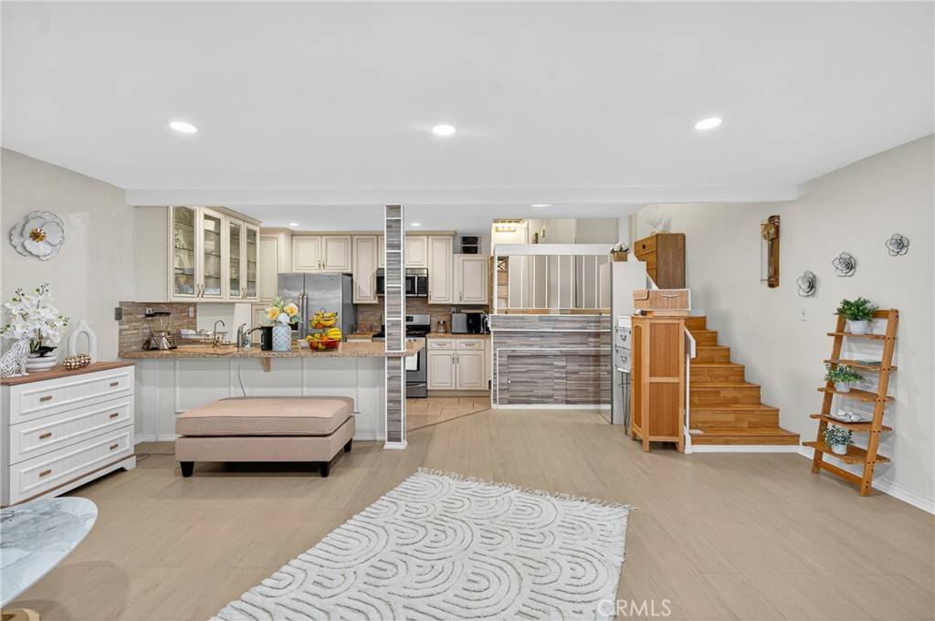 Panorama City, CA 91402,7924 Woodman AVE #77